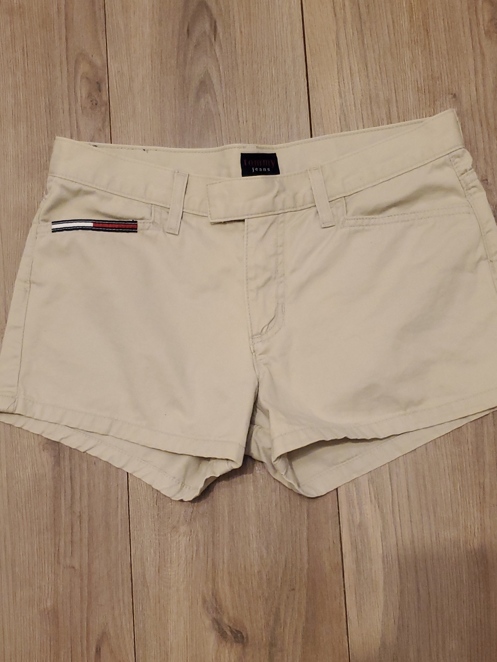 Tommy Hilfiger Women's Cream Casual Shorts with Flag Trim